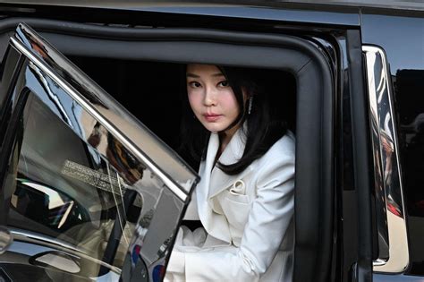 dior corea del sur|La primera dama y el bolso Dior: una crisis política sacude Corea .